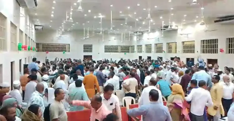 দুই মন্ত্রীর উপস্থিতিতে বিএনপির মতবিনিময় সভায় হাতাহাতি, আহত ৫