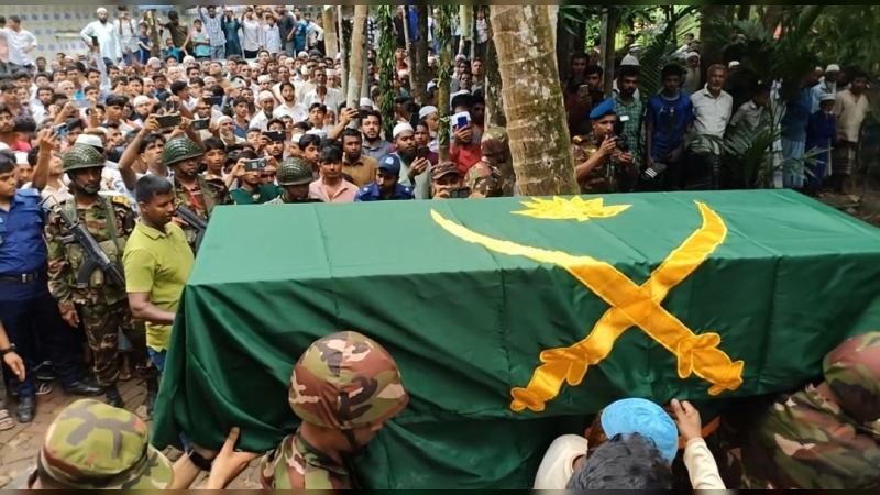 চট্টগ্রামে ট্যাংক দুর্ঘটনা ১৮ মাসের সন্তানকে রেখে না ফেরার দেশে সৈনিক পিয়াস