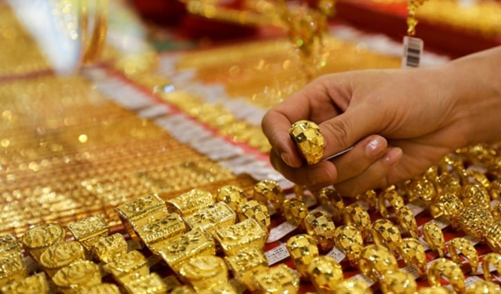 স্বর্ণের সঙ্গে দাম কমল রুপার