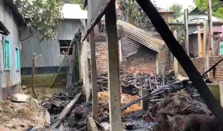 গোয়ালঘর থেকে আগুন, পুড়ল ২ পরিবারের ঘর