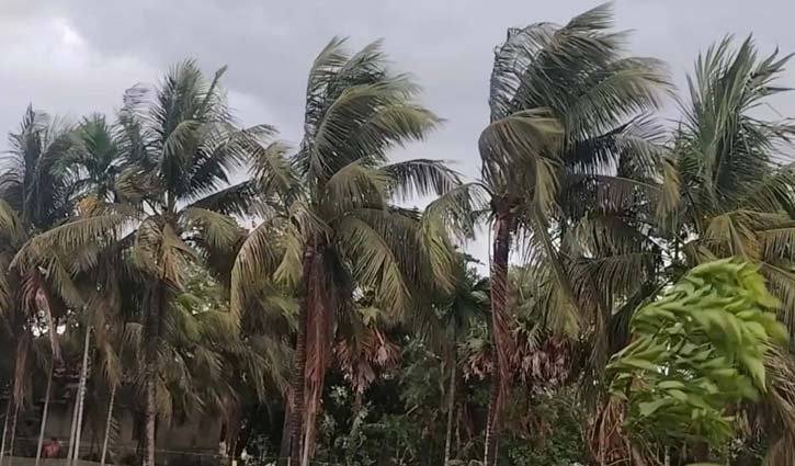 সাগরে নিম্নচাপ, চার বন্দরে ৩ নম্বর সতর্কতা