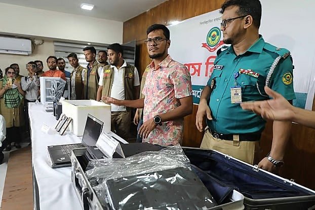 ৬৩ বিদেশি নাগরিকের পাসপোর্ট রাখতেন, সেই মহসিন পুলিশের হাতে গ্রেপ্তার