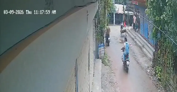 বিকাশকর্মীর কাছ থেকে অস্ত্রের মুখে ৩ লাখ টাকা ছিনতাই
