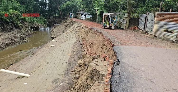 বন্যায় বাঁশখালী-সাতকানিয়ার ১৫৮ কিমি সড়ক ক্ষতিগ্রস্ত, দুর্ভোগ চরমে