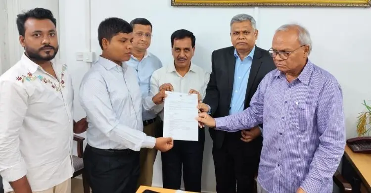 প্রধানমন্ত্রীর উদ্যোগে চাকরি পেলেন আজন্ম দৃষ্টিহীন রাবি শিক্ষার্থী
