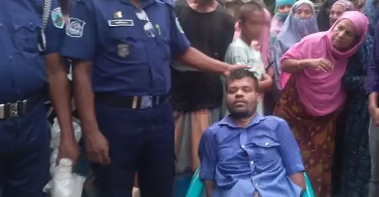 বাড়ির বাইরে খেলছিল ৭ বছরের শিশু, হঠাৎ কুপিয়ে-পিটিয়ে হত্যা