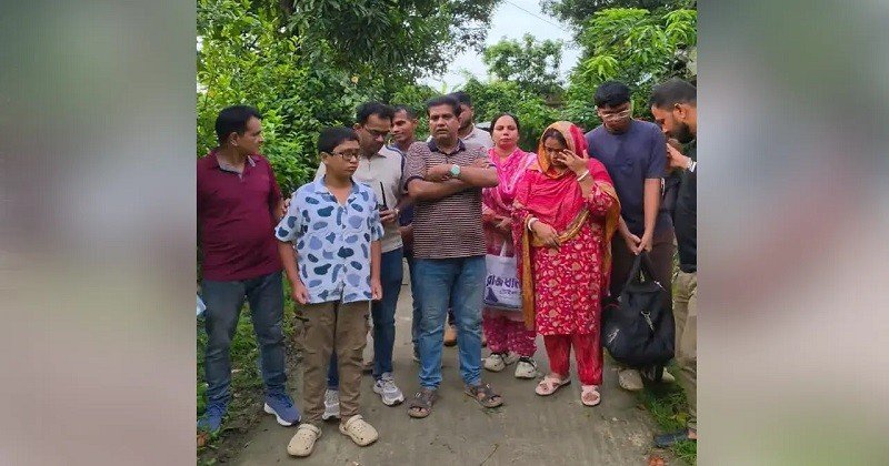 সপরিবারে আত্মগোপনে থাকা স্বর্ণ ব্যবসায়ী পিন্টু আটক