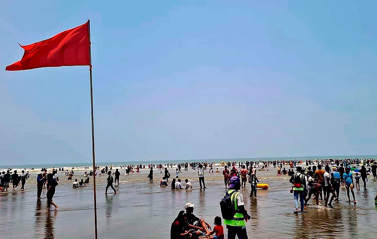 কক্সবাজার সৈকতে গোসলে নেমে পর্যটক নিহত, নিখোঁজ আরেকজন