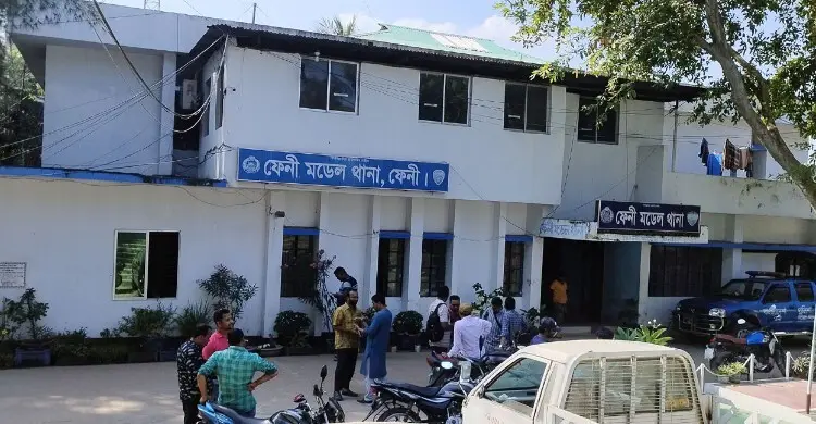 ফেনীতে পুলিশের অভিযানে গ্রেফতার ২২