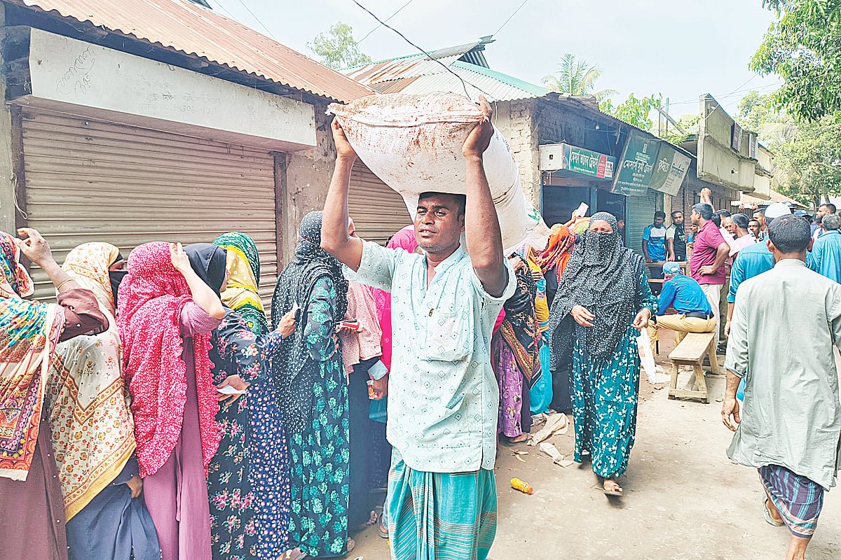 রৌমারীতে জমির তুলনায় সারের বরাদ্দ কম, বিতরণেও সমস্যা, সমন্বয়হীনতা 