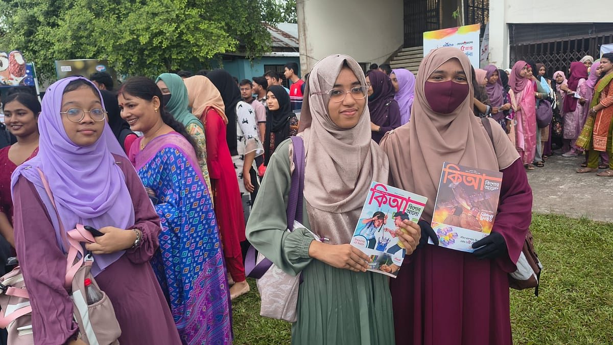 ছোটবেলায় প্রথম আলোর ছবি দেখত, এবার তাদের অনুষ্ঠানে এসে উচ্ছ্বসিত গ্লোরিয়া