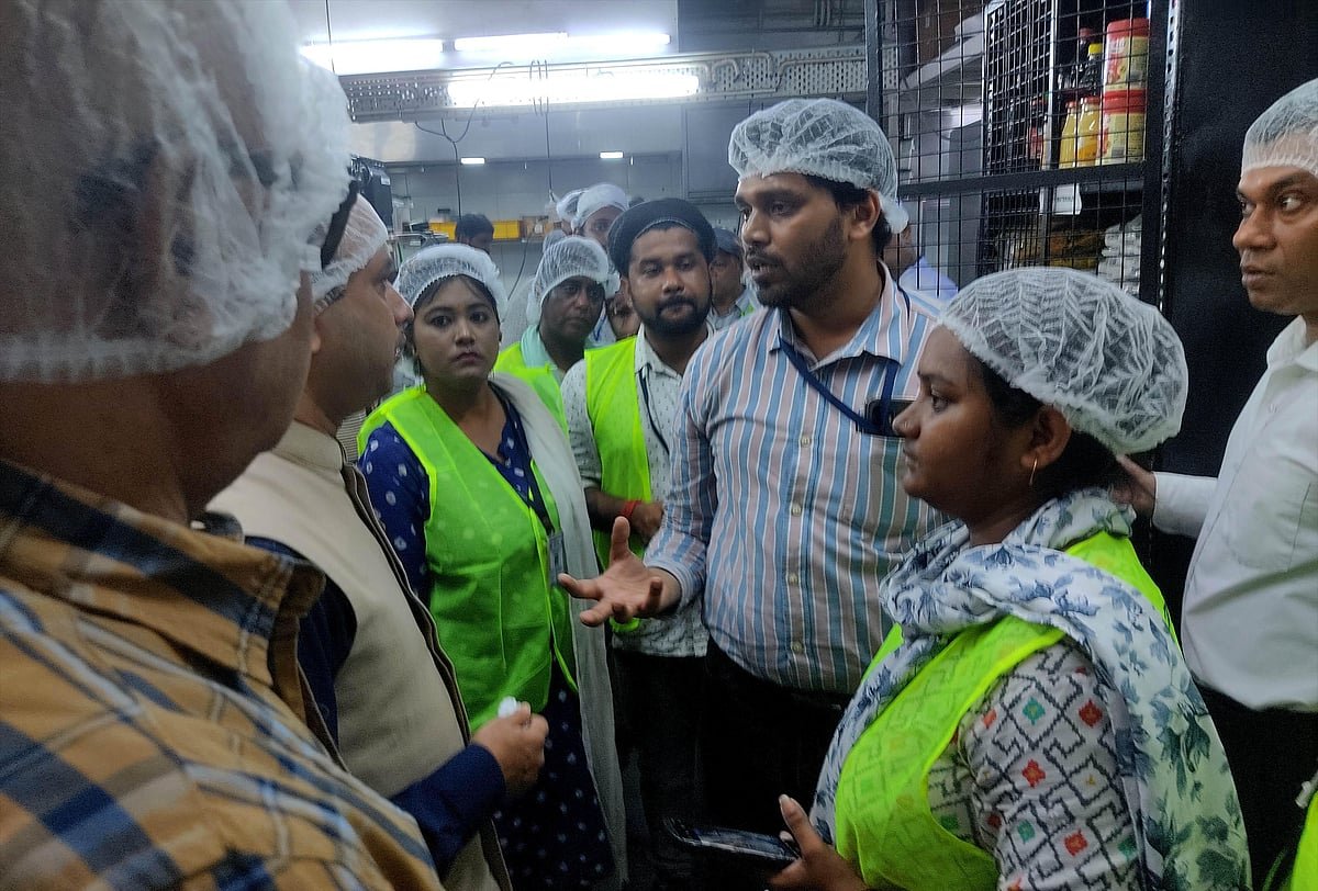 কলকাতায় খাদ্য সুরক্ষা অভিযান, ৪০ রেস্তোরাঁর লাইসেন্স স্থগিত
