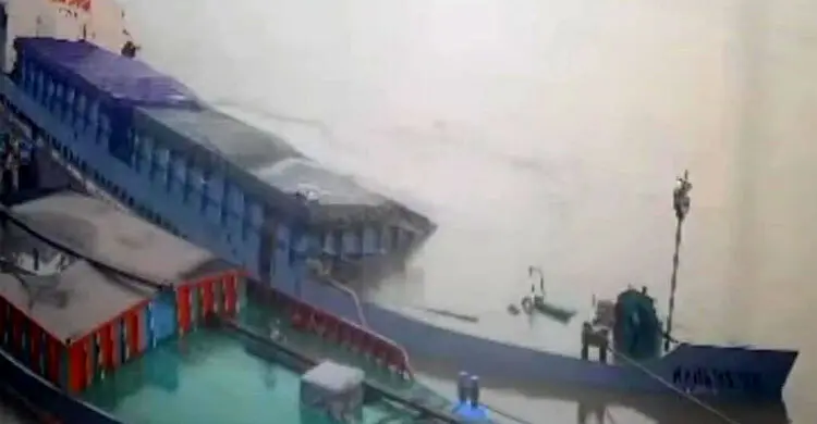 ১২০০ টন পাথর নিয়ে মেঘনায় ডুবল বাল্কহেড