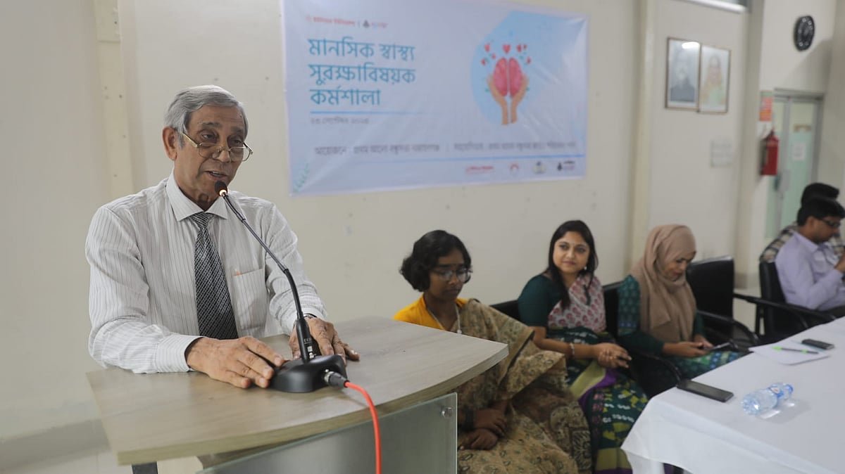 শিক্ষার্থীদের বিষণ্নতা বাড়াচ্ছে স্মার্টফোন, পারিবারিক বন্ধন জোড়ালো করার আহ্বান