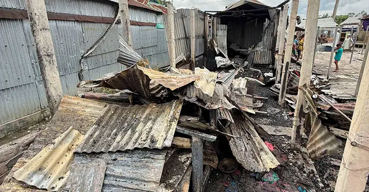 নেত্রকোনায় আগুনে পুড়ল ৬ দোকান, ২০ লাখ টাকার ক্ষতি