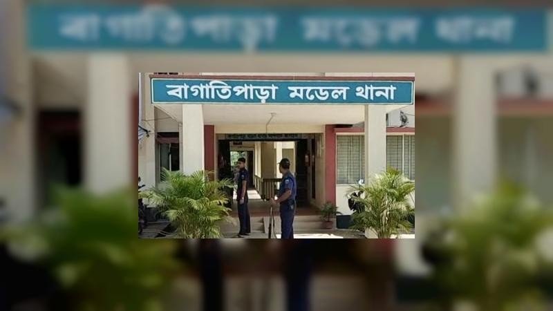 নাটোরে কালো জাদু’র ভয় দেখিয়ে ৩ লাখ টাকার স্বর্ণালংকার নিয়ে উধাও দুই ব্যাক্তি