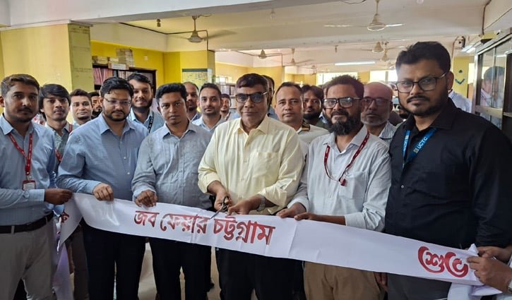 চট্টগ্রামে ওয়ালটন প্লাজার জব ফেয়ার উদ্বোধন, চাকরিপ্রত্যাশীদের ভিড়