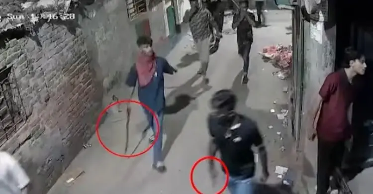 ত্রাস সৃষ্টি করতেই গেন্ডারিয়ায় এলোপাতাড়ি গুলি করে ২০-২২ জন