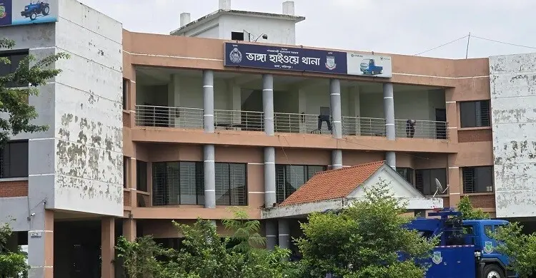 নিয়ন্ত্রণ হারিয়ে চলন্ত বাসের নিচে মোটরসাইকেল, দুই আরোহী নিহত