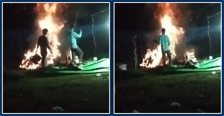 দিনে পদ্মাপাড়ে সুনসান নীরবতা, রাত হলে পোড়ানো হয় ব্যাটারি