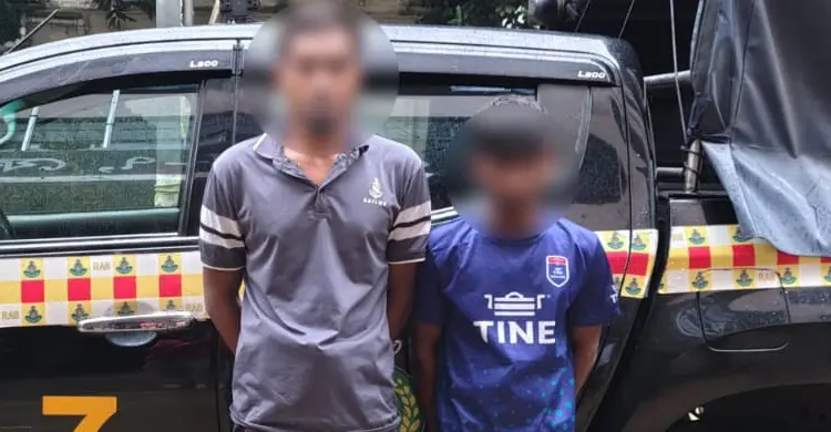 লবণ ও আলুবোঝাই ট্রাকে গাঁজাসহ আটক ২