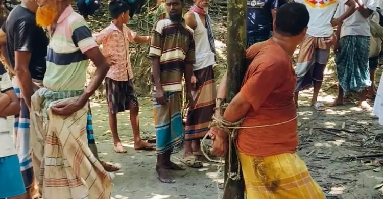নাতিকে পাশের বাড়িতে পাঠিয়ে নারীকে ধর্ষণ, অভিযুক্ত যুবককে গণপিটুনি
