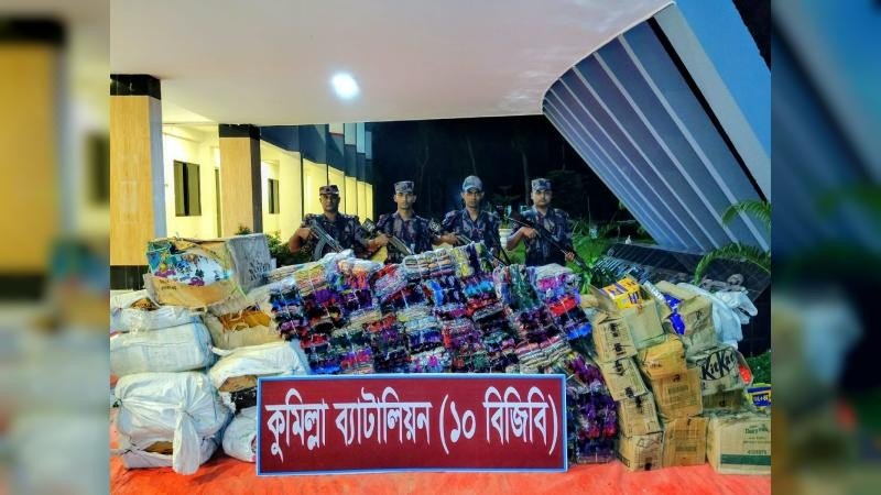কুমিল্লায় বিজিবির অভিযানে এক কোটি দুই লাখ টাকার ভারতীয় চোরাই পণ্য জব্দ
