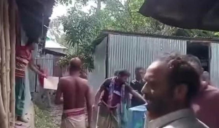 ছেলেকে জিম্মি করে মাকে সংঘবদ্ধ ধর্ষণ, অভিযুক্তদের বাড়িতে ভাঙচুর 