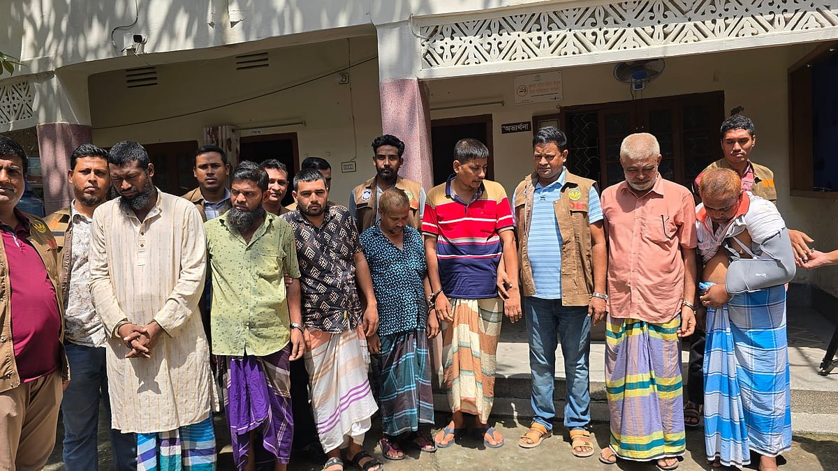 আড়াই মাস পর ২৬ ভরি সোনা, ২৫ লাখ টাকাসহ আটজন গ্রেপ্তার