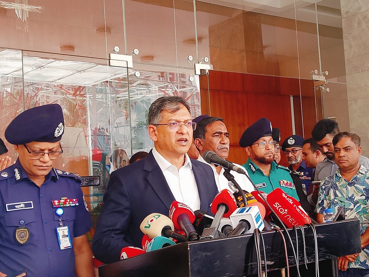 লুট হওয়া অস্ত্র উদ্ধারে তথ্য দিলে ১০ হাজার থেকে ২ লাখ টাকা পুরস্কার: স্বরাষ্ট্রমন্ত্রী