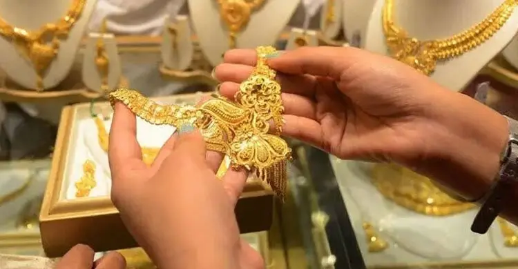 সোনার গহনার দাম আরও কমলো, ভরি কত?