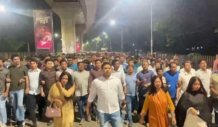 নিষিদ্ধ আওয়ামী লীগের অগ্নিসন্ত্রাস ও নৈরাজ্যের বিরুদ্ধে ছাত্রদলের বিক্ষোভ