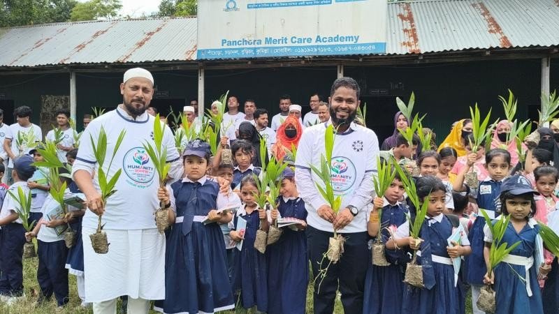 বুড়িচংয়ে 'মানবতা' সংগঠনের উদ্যোগে সুপারি চারা ও শিক্ষা উপকরণ বিতরণ