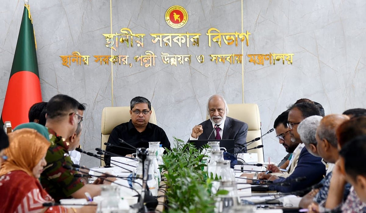 মশা নিধনে ব্যবহৃত ওষুধের কার্যকারিতা বাড়াতে গবেষণা জোরদার করা হচ্ছে: স্থানীয় সরকারমন্ত্রী