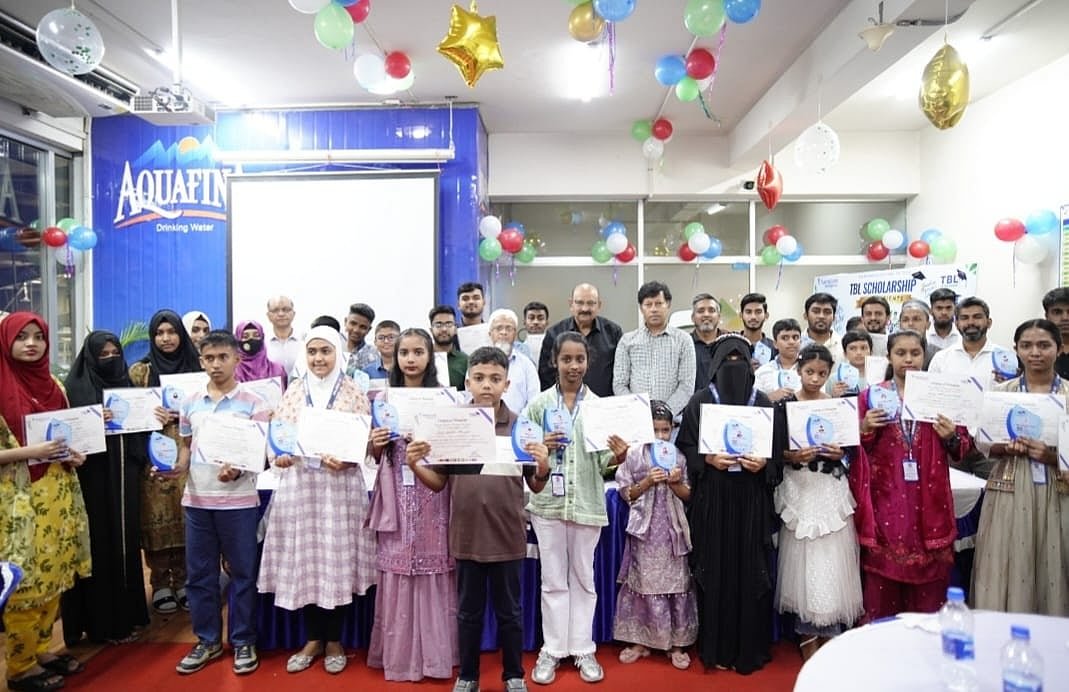 মেধাবী শিক্ষার্থীদের বৃত্তি দিল ট্রান্সকম বেভারেজেস