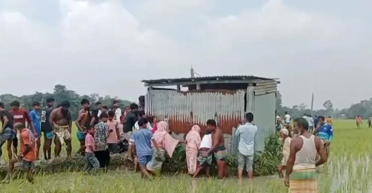 রাতে নিখোঁজ, সকালে সেচপাম্প ঘরে মিললো কিশোরীর মরদেহ