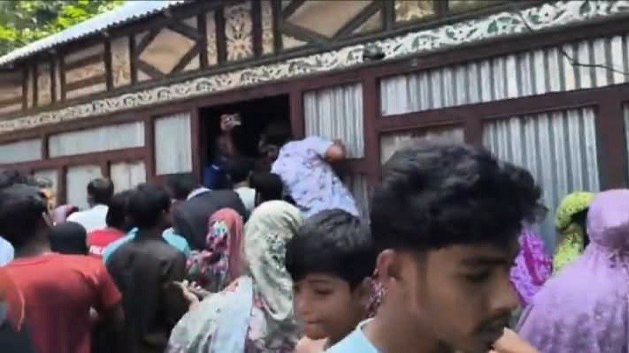 কুমিল্লায় একই পরিবারের ২ জনকে কুপিয়ে হত্যা