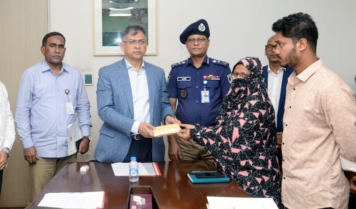 এসআই আলতাফ হত্যায় জড়িতদের দ্রুত গ্রেপ্তারের নির্দেশ স্বরাষ্ট্রমন্ত্রীর