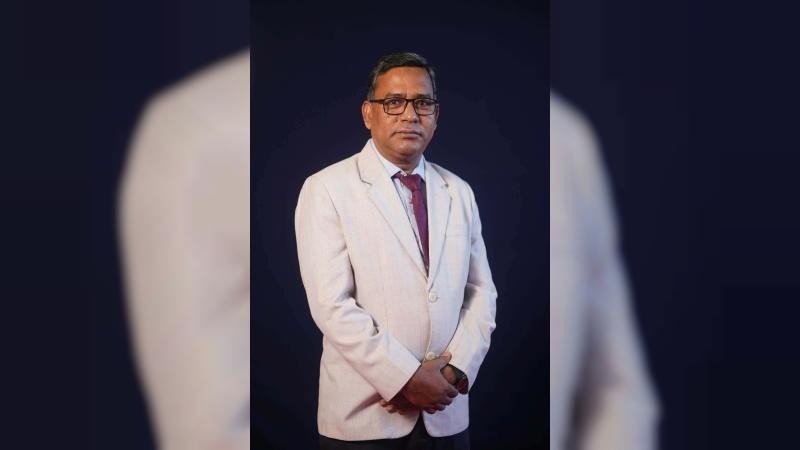 নোবিপ্রবিতে জাতীয় সংগীতের সময় শেখ হাসিনার ছবি, চেয়ারম্যানকে অব্যাহতি