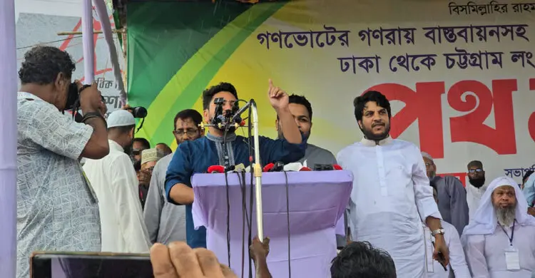 লংমার্চে নাহিদের স্লোগান- ‘গ্যাস দে বিদ্যুৎ দে নইলে গদি ছাইড়া দে’