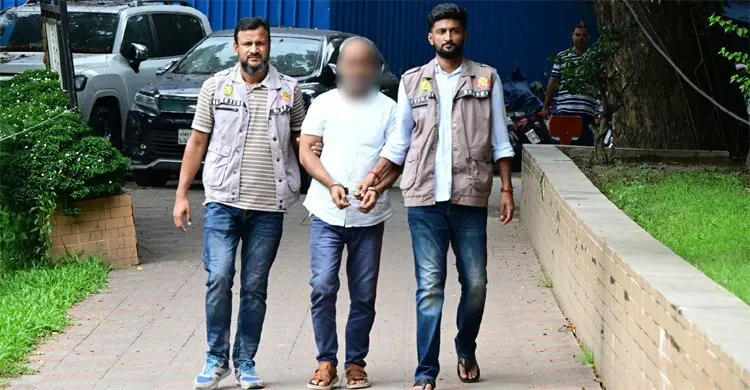 মিরপুরে অস্ত্র-গুলিসহ সন্ত্রাসী ‘শুটার জাকির’ গ্রেফতার