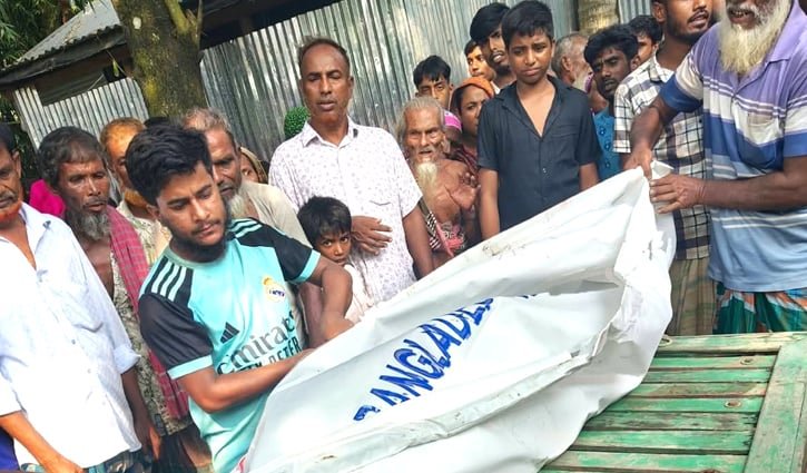 শিশুকে দুধ খাওয়ানোর সময় মাকে কুপিয়ে হত্যা