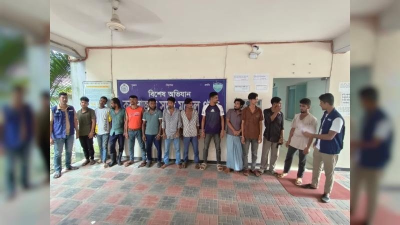চোর-ছিনতাইকারী ও মাদকসেবীসহ কক্সবাজারে গ্রেপ্তার ১৫