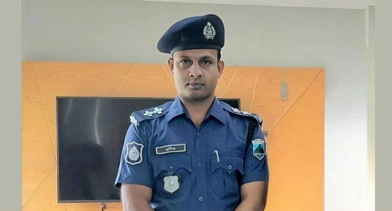 ছাত্রলীগ নেতাকে পালিয়ে যেতে দিয়ে এসআই প্রত্যাহার