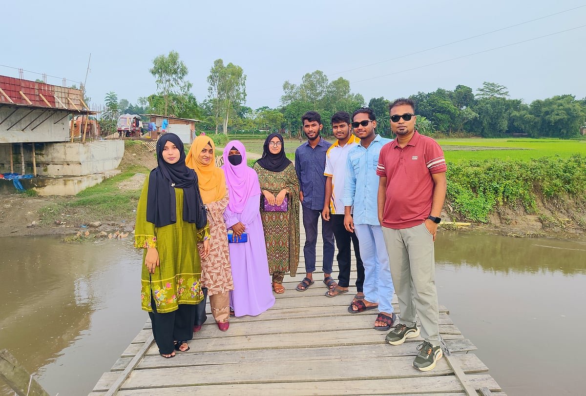 শিকড়ের টানে, অস্তিত্বের সন্ধানে