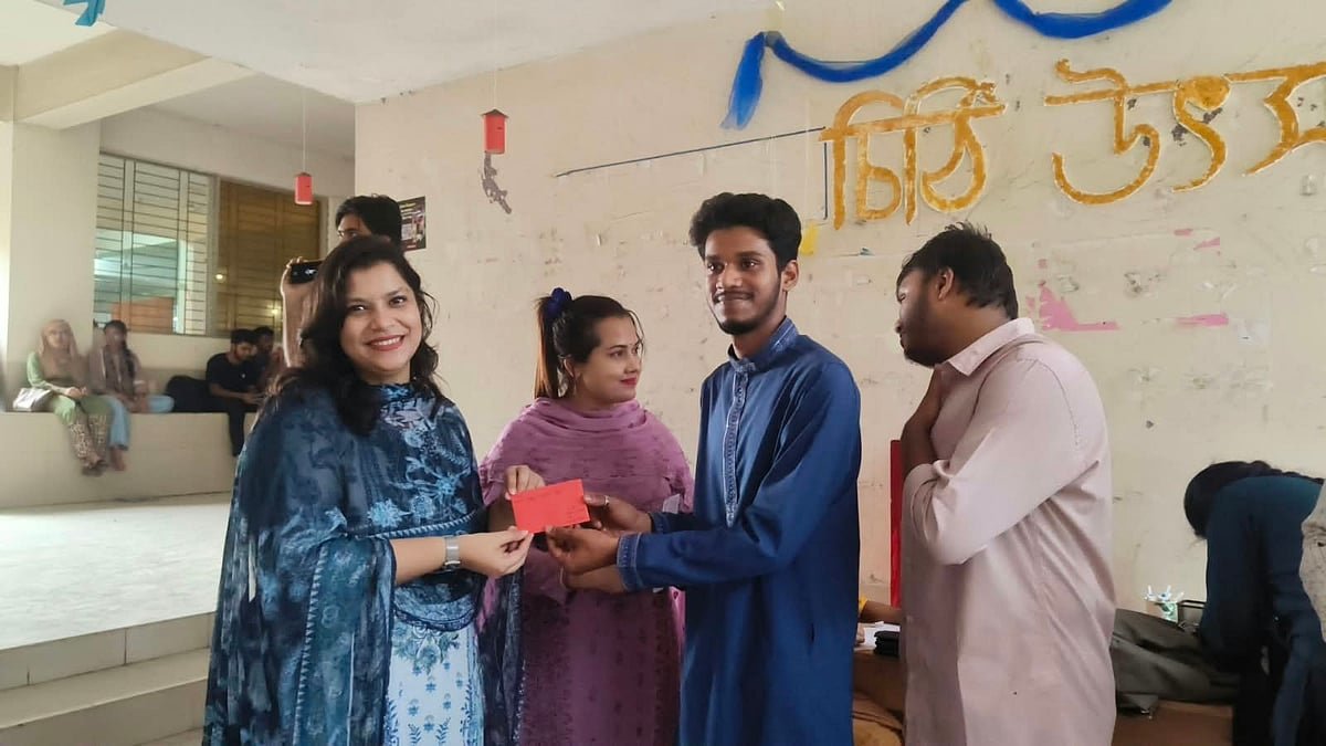 চিঠির শহরে এক বিকেল: ‘পত্রালয়’ ছুঁয়ে গেল গণ বিশ্ববিদ্যালয়