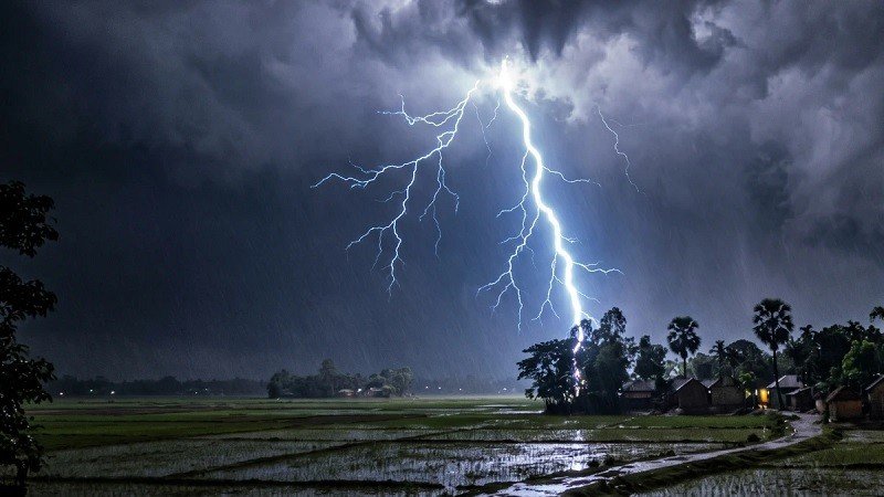 দুপুরের মাঝে ৬ জেলায় বজ্রবৃষ্টির আভাস
