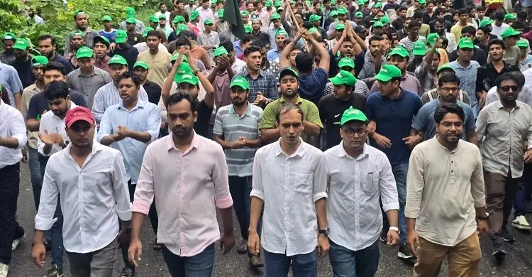 জুলাই গণঅভ্যুত্থানের শহীদদের স্মরণে ঢাবিতে ছাত্রদলের বর্ণাঢ্য মিছিল 