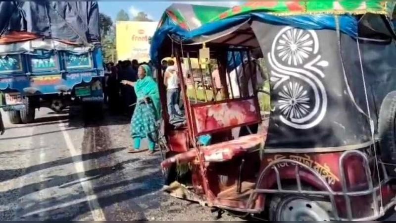 ঠাকুরগাঁওয়ে ট্রাক-অটোরিকশার সংঘর্ষে তরুণী নিহত, আহত ৬