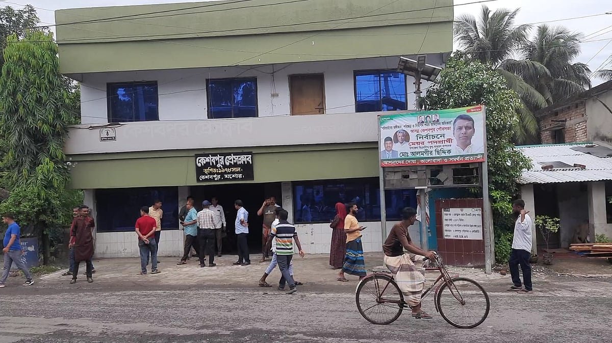 কেশবপুর প্রেসক্লাবের নিয়ন্ত্রণ নিয়ে সাংবাদিকদের দুই পক্ষের মারামারি, আহত ৫